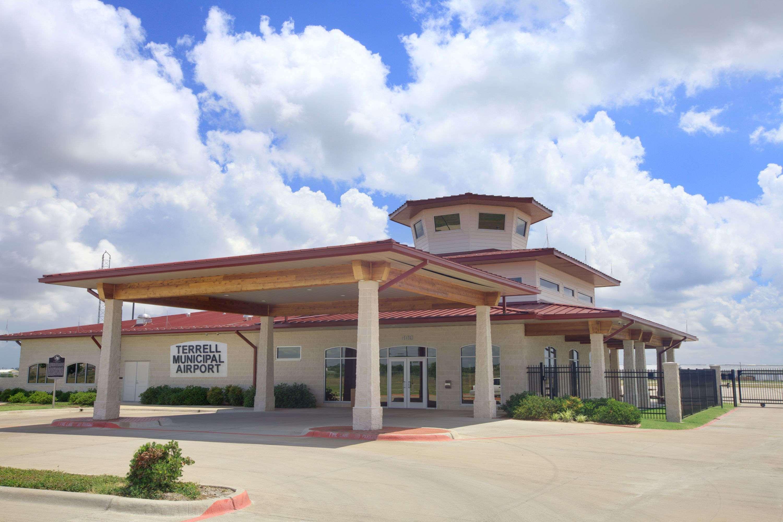 Baymont By Wyndham Terrell Hotel Exterior photo