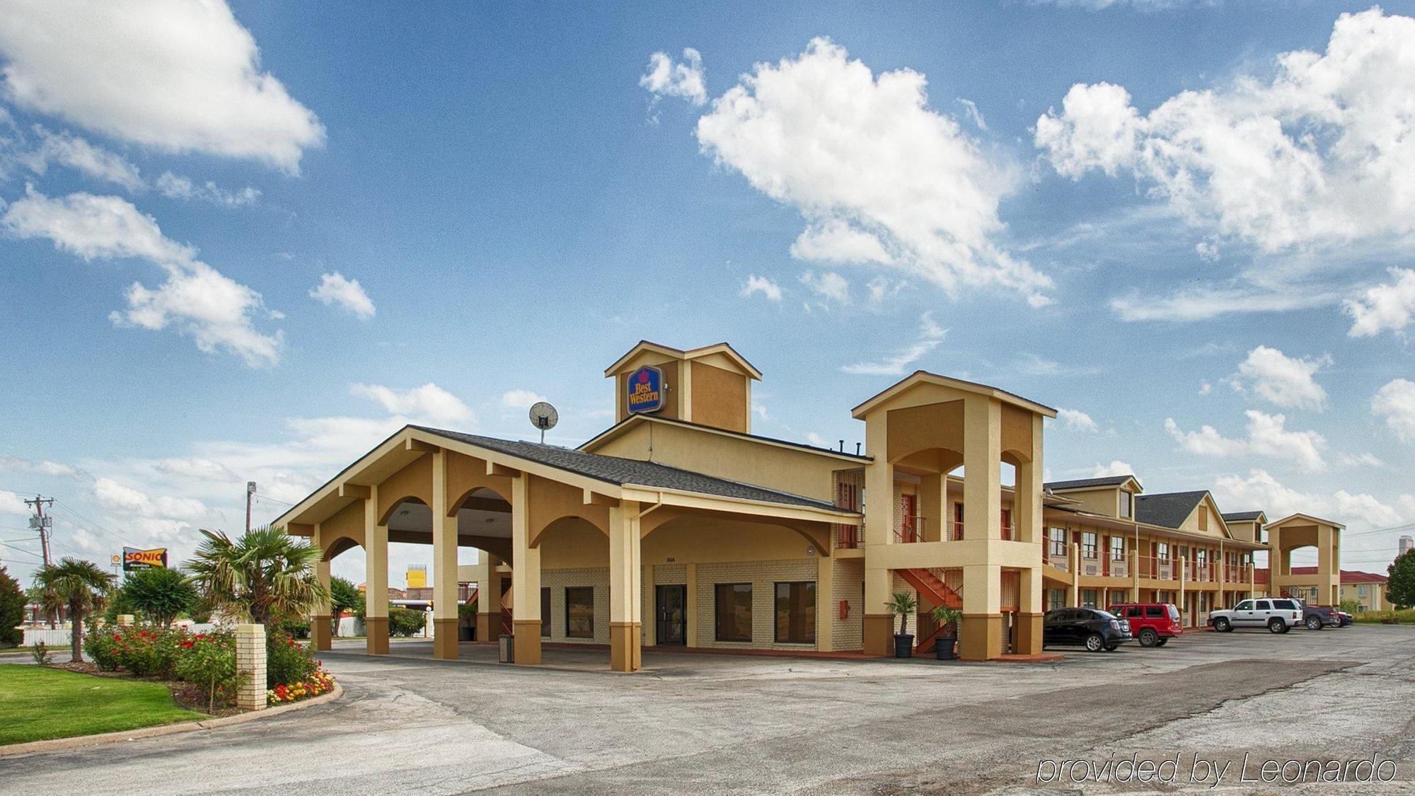 Baymont By Wyndham Terrell Hotel Exterior photo