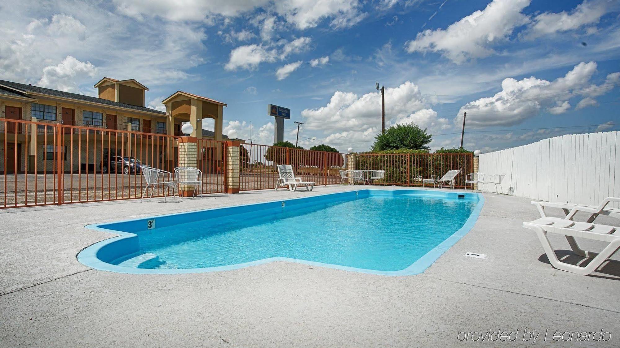 Baymont By Wyndham Terrell Hotel Exterior photo